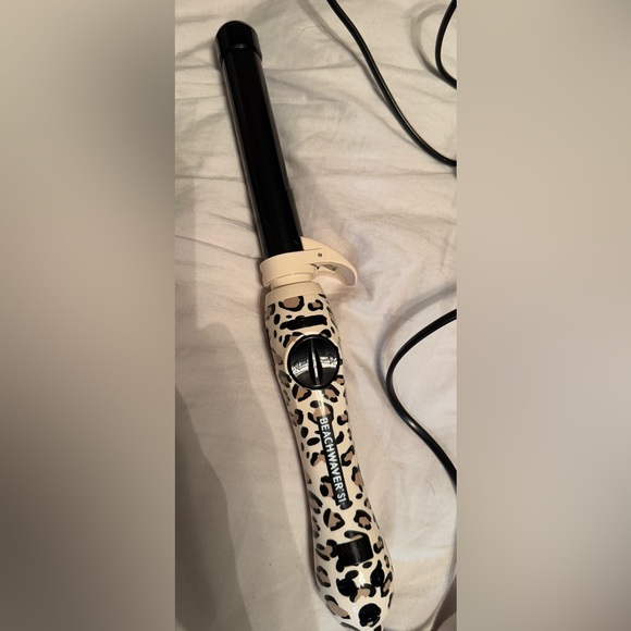 Beachwaver S1 Leopard Print Curling Iron - Picture 3 of 5